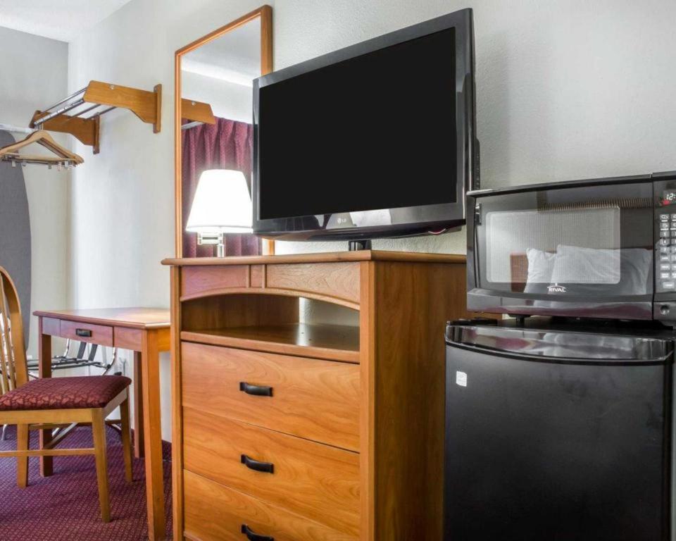 Econo Lodge Ithaca Exteriér fotografie