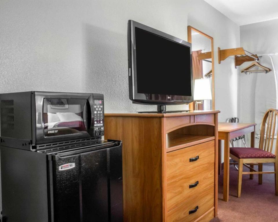 Econo Lodge Ithaca Exteriér fotografie